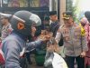 Ramadan Penuh Berkah, Kapolres Batu Bersama Jurnalis dan Ormas Bagi-Bagi Takjil