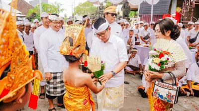 Hadiri Karya di Pura Dalem Jambe Kapal, Bupati Badung Tekankan Pengelolaan Sampah Mandiri dan Program Pendidikan Gratis