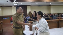 Sekda Badung Serahkan Dana Santunan Pensiun dan Sumbangan Dana Kematian