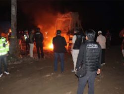 Polisi Bakar Fasilitas Tambang Emas Ilegal di Sungai Ombilin, 128 Personel Dikerahkan