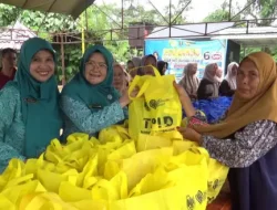 Ratusan Paket Sembako Murah Dijual Selama Safari Ramadan PKK, Kendalikan Inflasi Selama Ramadan