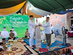 Safari Ramadan di Masjid Al-Muhajirin Wuran, Bupati Bartim Serahkan Bantuan untuk Pengurus Masjid