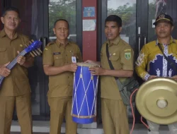 Disdikbud Tabalong Salurkan Bantuan Alat Musik Tradisional, Dukung Masyarakat Pelajari Kesenian Tradisional
