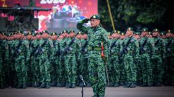 Komandan Yonif 509/BY/9/2 Kostrad Bersama Prajurit Tunjukkan Jiwa Ksatria pada Upacara HUT ke-65 Kostrad