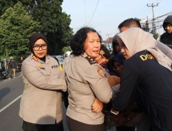 Respons Cepat, Jajaran Polres Metro Bekasi Sigap Evakuasi Korban Kecelakaan di Tambun Bekasi