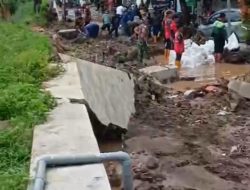 Talud Sungai Plumbon Kota Semarang Jebol
