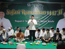 Momen Kebersamaan Di Bawah Jembatan Barito, Bupati Batola Ajak Warga Maknai Ujian Cuaca Sebagai Berkah