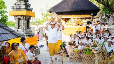 Bupati Badung Pimpin Prosesi Matur Piuning Jelang Karya Agung di Pura Luhur Uluwatu
