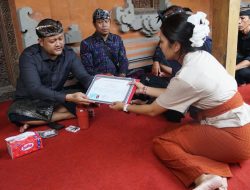 Wabup Badung Serahkan Penghargaan Tertib Administrasi Akte Kematian di Pererenan, Harapkan Dapat Meringankan Beban Masyarakat