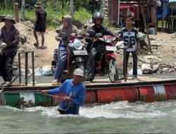 Di Atas Rakit dan Janji Jembatan: Warga Anduriang Menunggu Akses Pulih Pascabencana