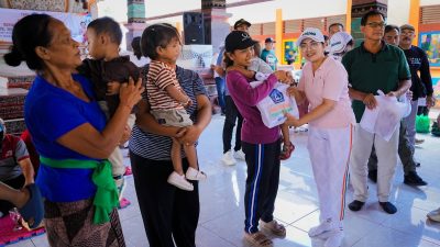 Ketua TP PKK Badung Rasniathi Adi Arnawa Pimpin Aksi Badung Peduli di Desa Sedang