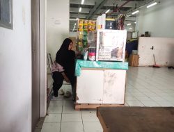 PKL Pasar Mardika Ambon Keluhkan Banyak Pembeli Pilih Belanja Diemper Jalan