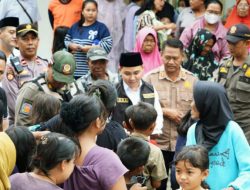Jelang Hari Raya Idulfitri, Bupati Mojokerto Serahkan Bantuan untuk Eks Penderita Kusta dan Korban Banjir