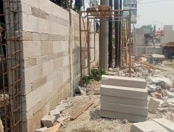 Pembangunan Gapura Mutiara City Sidoarjo Dituding Merugikan Penghuninya