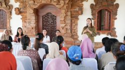 Ketua GOW Badung Yunita Alit Sucipta Buka Pelatihan Garnish dan Fruit Carving di Carangsari