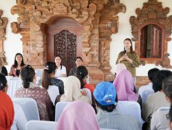 Ketua GOW Badung Yunita Alit Sucipta Buka Pelatihan Garnish dan Fruit Carving di Carangsari