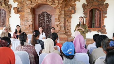 Ketua GOW Badung Yunita Alit Sucipta Buka Pelatihan Garnish dan Fruit Carving di Carangsari