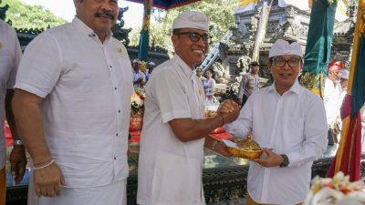 Bupati Badung Hadiri Pujawali Mejelihan di Pura Luhur Bhujangga Waisnawa Batu Bolong