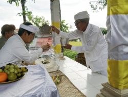 Bupati Badung Nodya Karya Ngenteg Linggih di Pura Ulun Empelan Subak Aban
