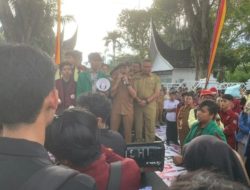 BEM SI Sumbar Gelar Aksi di Depan Kantor Gubernur, Tuding Pemerintah Lamban dan Abai Rakyat