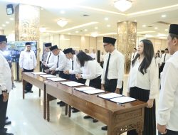 Menaker Lantik 976 ASN, Tekankan Semangat Belajar, Integritas, dan Kekompakan