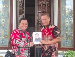 Toga Hitam Syofwatilah dan Chairul S Matdiah