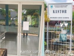 Kantor Lurah Lebuay Bandung Terkunci Saat Jam Kerja dan tidak ada satupun Pegawai