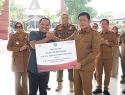 Bank Jatim Serahkan CSR 30 Kursi Taman, Bupati Sidoarjo Ajak Warga Jaga Fasilitas Alun Alun