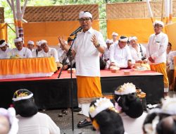 Bupati Adi Arnawa Hadiri Karya Ngenteg Linggih di Desa Adat Semana Abiansemal