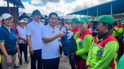 Bupati Badung Serahkan Paket Sembako kepada Petugas Kebersihan, Wujud Apresiasi Berjibaku Atasi Sampah