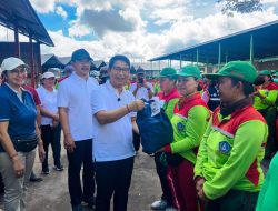Bupati Badung Serahkan Paket Sembako kepada Petugas Kebersihan, Wujud Apresiasi Berjibaku Atasi Sampah