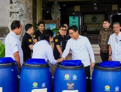 Bupati Terima Bantuan Tong Komposter Program TJSP Badung, Apresiasi Kontribusi Pelaku Usaha Atasi Masalah Sampah