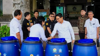 Bupati Terima Bantuan Tong Komposter Program TJSP Badung, Apresiasi Kontribusi Pelaku Usaha Atasi Masalah Sampah
