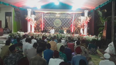 Ribuan Jemaah Hadiri Semaan Al-Qur’an dan Dzikrul Ghofilin Moloekatan Gus Miek di Ngawi