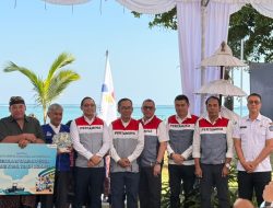 Sekda Badung Hadiri Peluncuran Kapal Trash Skimmer dan Penyerahan Seragam Sekolah di Kuta