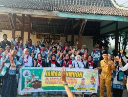 Kepala Desa Kebon, Ngawi, Berangkatkan Jemaah Umroh, Suasana Haru Iringi Keberangkatan