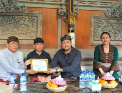 Wabup Badung Serahkan Penghargaan Tertib Administrasi Akta Kematian
