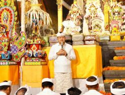 Wakil Bupati Badung Hadiri Prosesi Nganyarin di Pura Dalem Pingit Bongkasa