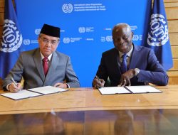 Sampaikan Pesan Presiden Prabowo, Menaker Serahkan Instrumen Asli Ratifikasi Konvensi ILO 188 kepada Dirjen ILO