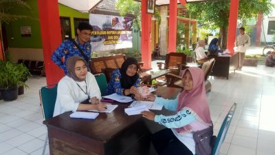 Pemdes Kandangan Salurkan BLT-DD Tahap II, Perkuat Perlindungan Sosial Warga