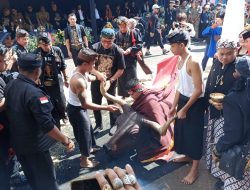 Kirab Banteng 1 Suro ke-18: Songgoriti Lautan Manusia, Bukti Budaya Jadi Magnet Wisata