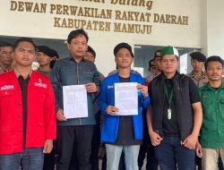 Aliansi Mahasiswa Mamuju Bergerak Gelar Aksi Demonstrasi di Kantor DPRD Mamuju dan Polresta Mamuju