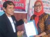 Kesbangpol Polman Serahkan SKK Pengurus DPW IJS Polman, Diakui Terdaftar Resmi di Pemkab Polman