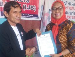Kesbangpol Polman Serahkan SKK Pengurus DPW IJS Polman, Diakui Terdaftar Resmi di Pemkab Polman
