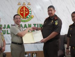 Kakanwil BPN Sulbar Serahkan Sertifikat Aset ke Kejati, Pemberian Kepastian Hukum Atas Tanah