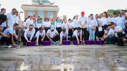 Pemkab Badung Bersinergi dengan Kejati Bali Gelar Aksi Bersih Pantai dan Pelepasan Tukik