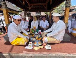 Bhakti Penganyaran Pemkab Badung di Pura Mandara Giri Semeru Agung Lumajang