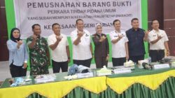 Wakil Ketua DPRD Padang Pariaman Hadiri Pemusnahan Barang Bukti Inkracht di Kejari Pariaman