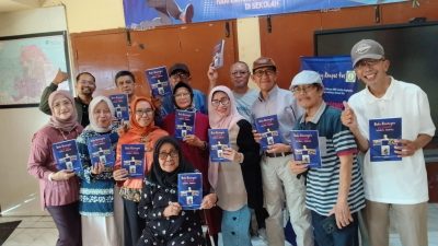 Apresiasi Dosen Senior Andarini untuk Komunitas Penulis  AWS Kampus Kapasari Surabaya