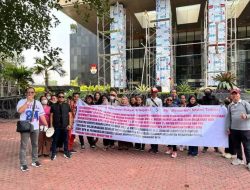 LSM SIRA dan PST Aksi di Gedung KPK, Terkait Pengadaan Smart Board di Kabupaten Muara Enim